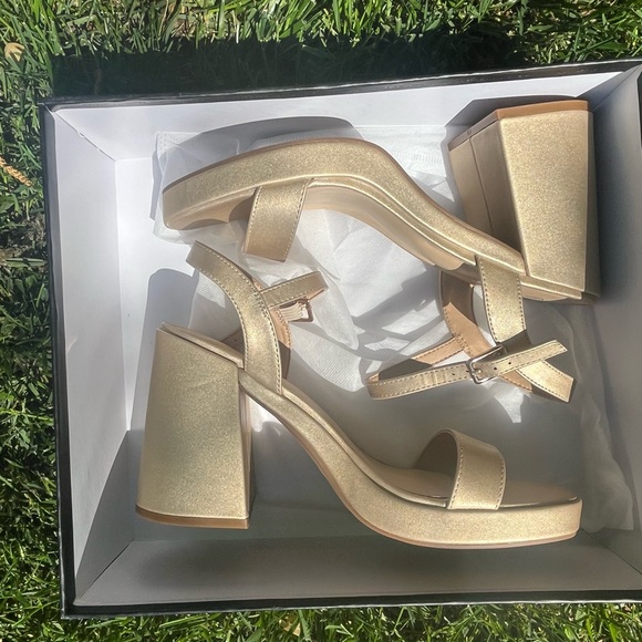 NIB Platform Sandals - Picture 1 of 9